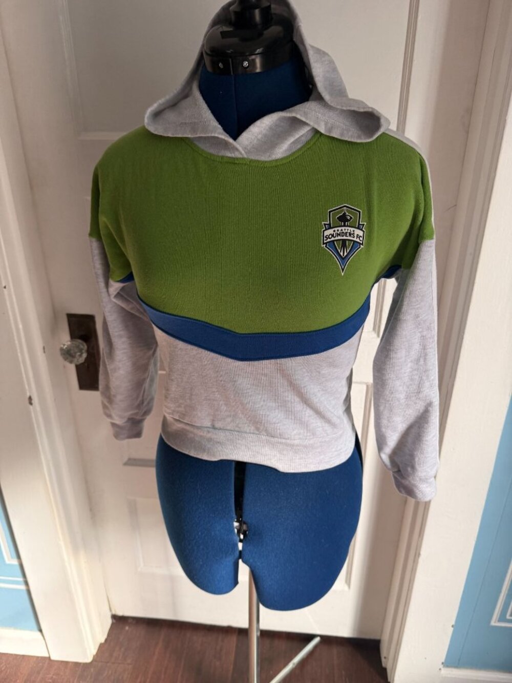 Seattle Sounders MLS Gray, Green, Blue L/S Crop Hoodie Womens SM